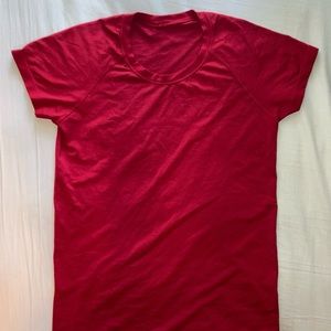DARK RED LULULEMON SWIFTLY TECH SHORT SLEEVE 2.0 SIZE 10
